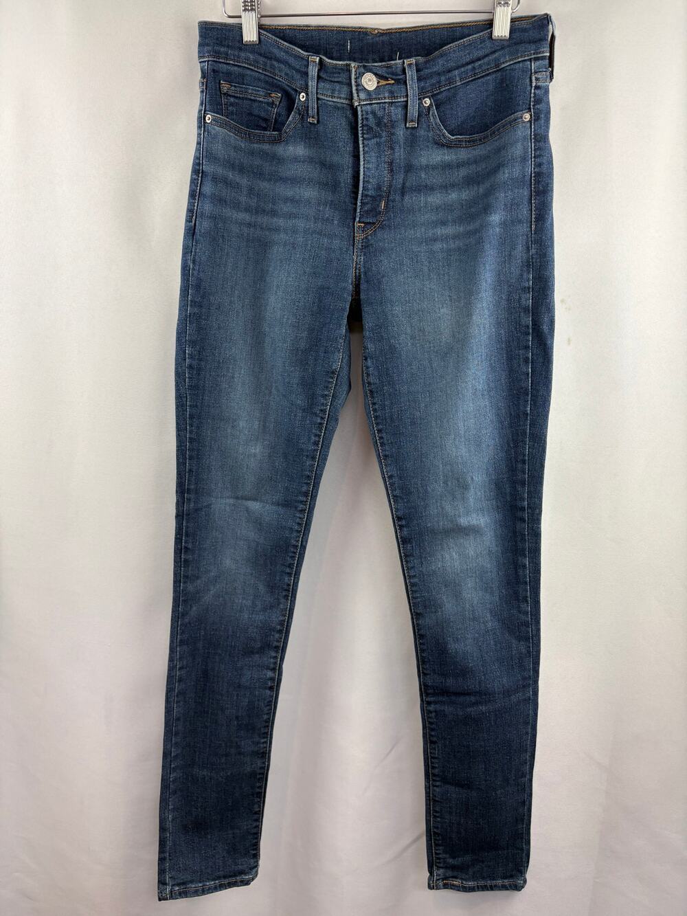 Women’s Levi’s Size 28L Dark Wash Blue Skinny Jeans